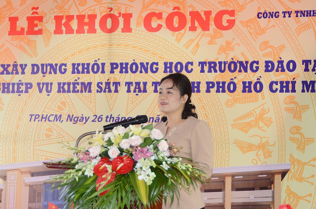 Đồng chí Nguyễn Hải Trâm, Phó Viện trưởng VKSND tối cao phát biểu tại buổi lễ